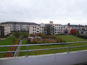 Berenbostels beste Lage, mit dem Fahrstuhl aus der Tiefgarage in die Wohnung mit Westbalkon.